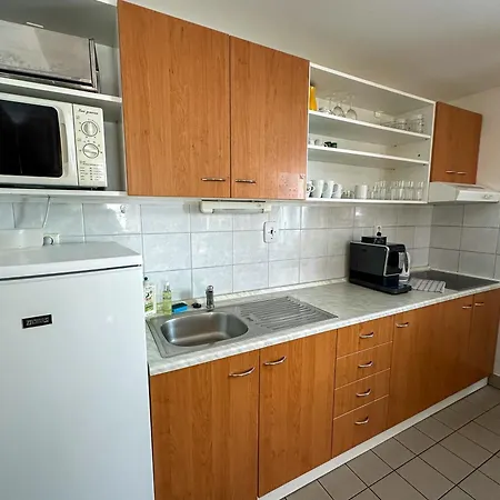 Ctyricitka Na Stastnem Kopci Domek alpejski